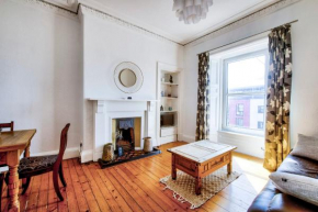 GuestReady - Beautiful Period Top Floor Flat by City Center